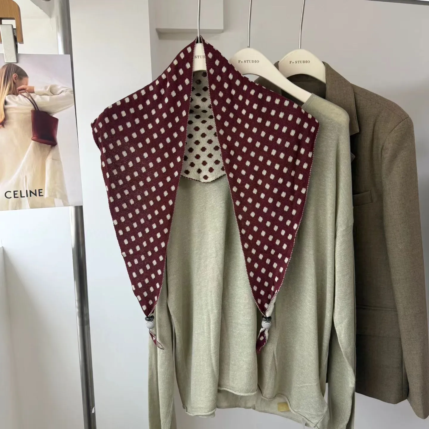 Écharpe Triangulaire Tricotée Rétro pour Femmes Pois Jacquard Glands Chauffe-Cou Écharpe d'Hiver de Mode