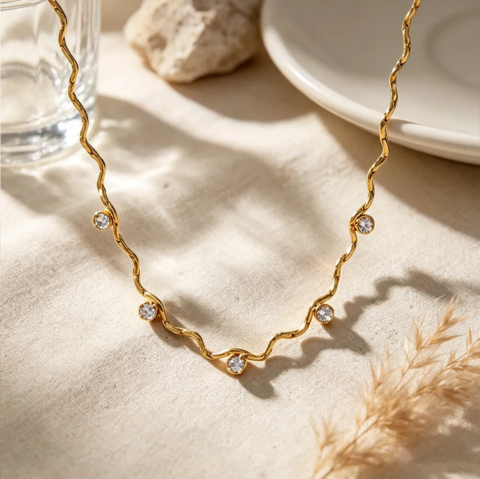 Collier de Clavette en Acier Inoxydable pour Femmes Style Niche Minimaliste Bijou Strass Or