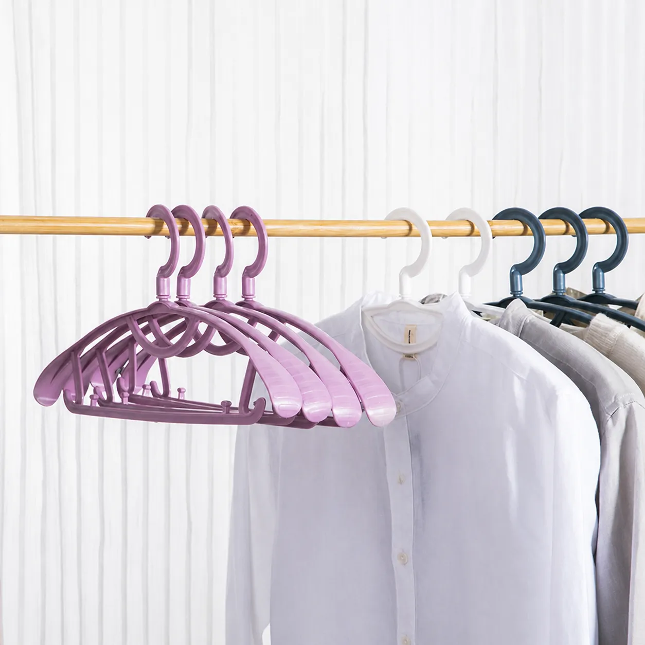 Grucce per Abiti Antiscivolo in Plastica con Spalle Larghe Gancio Girevole a 360 Gradi Gruccia Resistente per Armadio Dormitorio Asciugatura Domestica