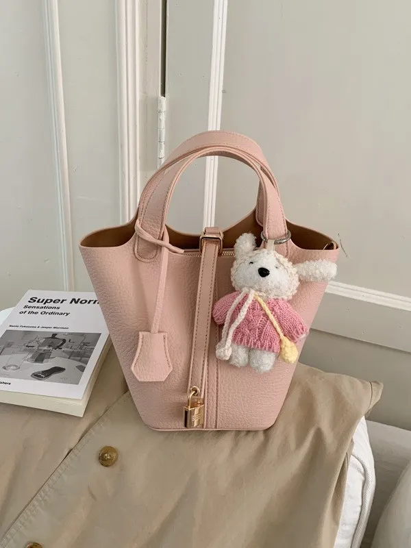 Women Fashion PU Leather Bucket Bag High End Casual Handbag Designer Style Tote Crossbody Bag with Lock and Pendant