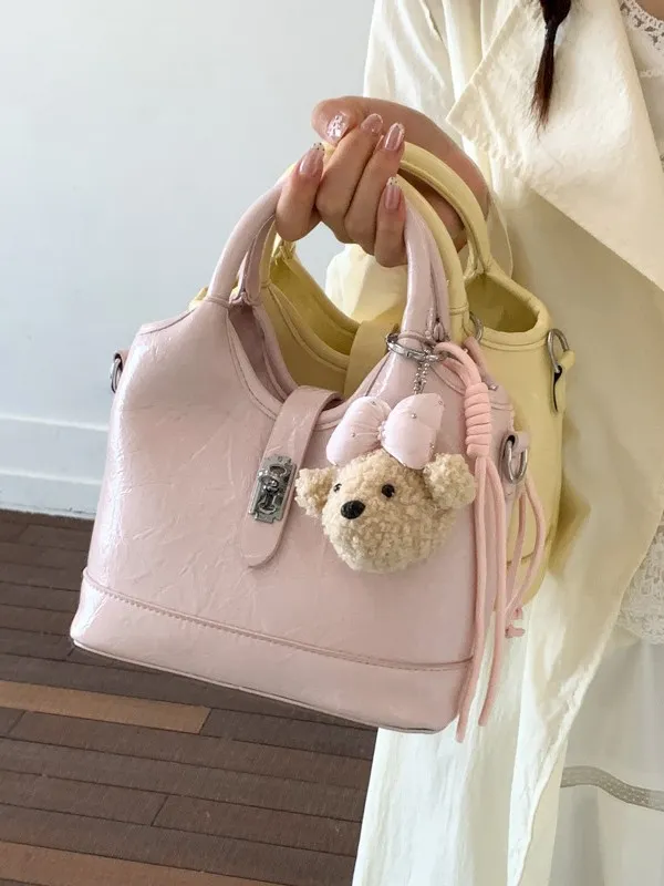 Borsa a Secchiello da Donna in Pelle PU Alla Moda Tinta Unita Tracolla a Spalla Con Pendente di Peluche Borsa Casual Street Style