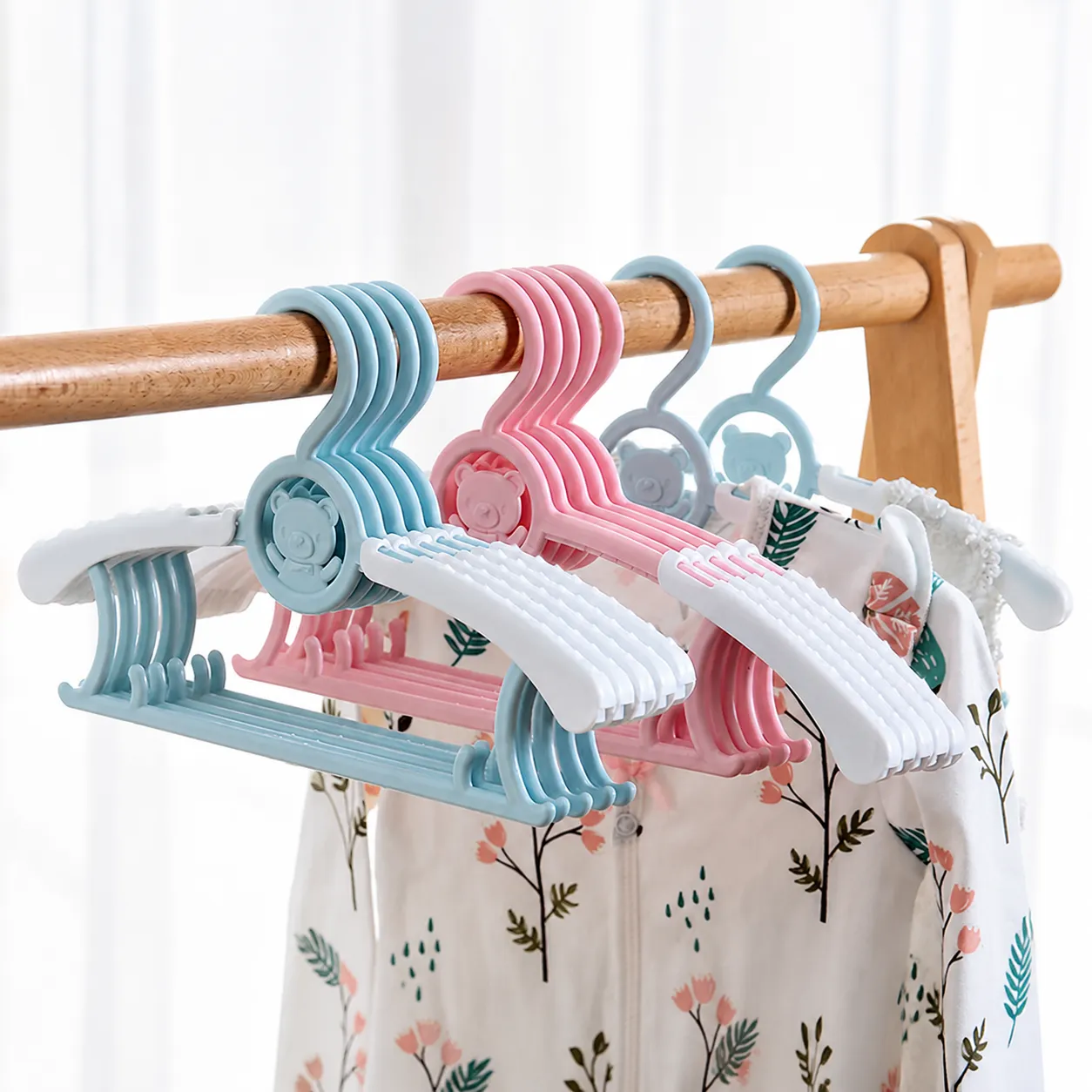 Kids Plastic Retractable Baby Clothes Hangers With Bowknot Cute Bear Design Non Slip Space Saving Home Storage Hangers