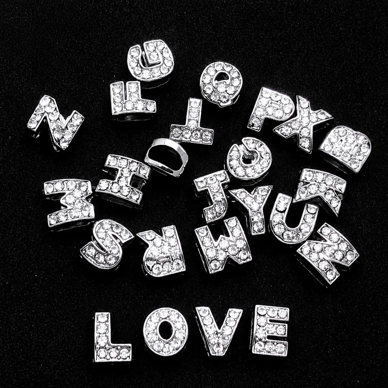 Legierung Strass Gebogene Alphabet Buchstabe Charms Für DIY Halskette Armband Herstellung Silber Initial Strass Perlen Zubehör