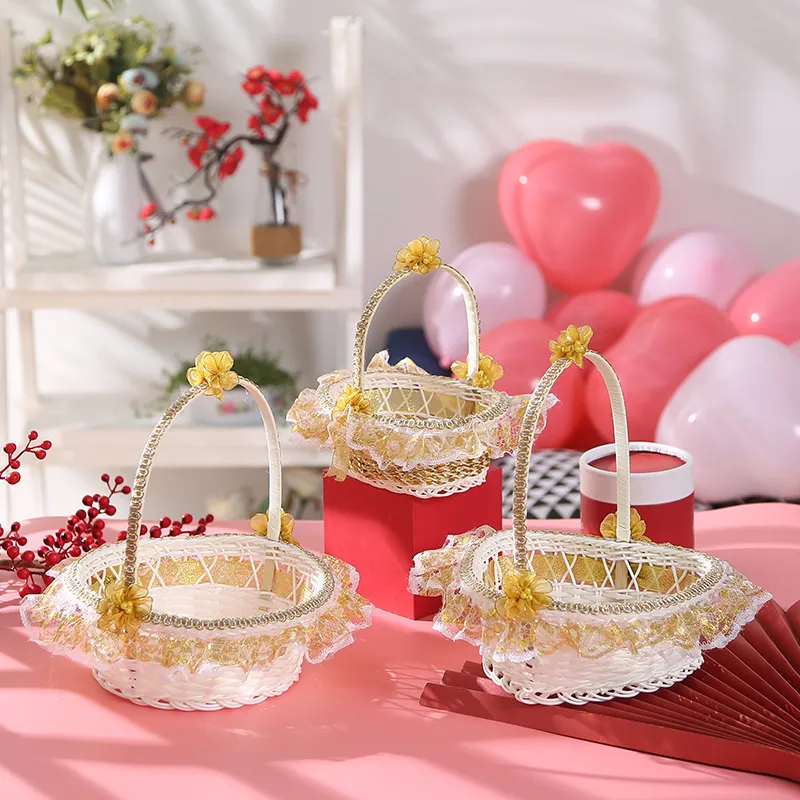 Cesta de Niña de Flores de Ratán PE Hecha a Mano Contenedor de Almacenamiento de Caramelos de Boda Con Adorno de Encaje Para Navidad Pascua Fiesta