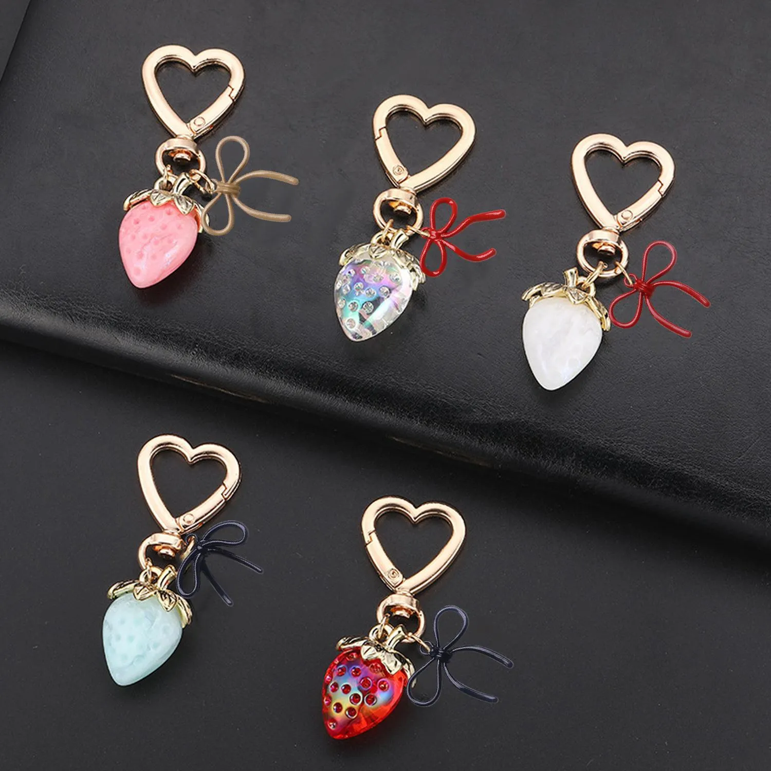 Charm de Sac Fraise Nœud Strass Doux Alliage Cristal Cœur Porte-clés Mignon Pendentif de Sac Accessoires Pour Femmes Filles