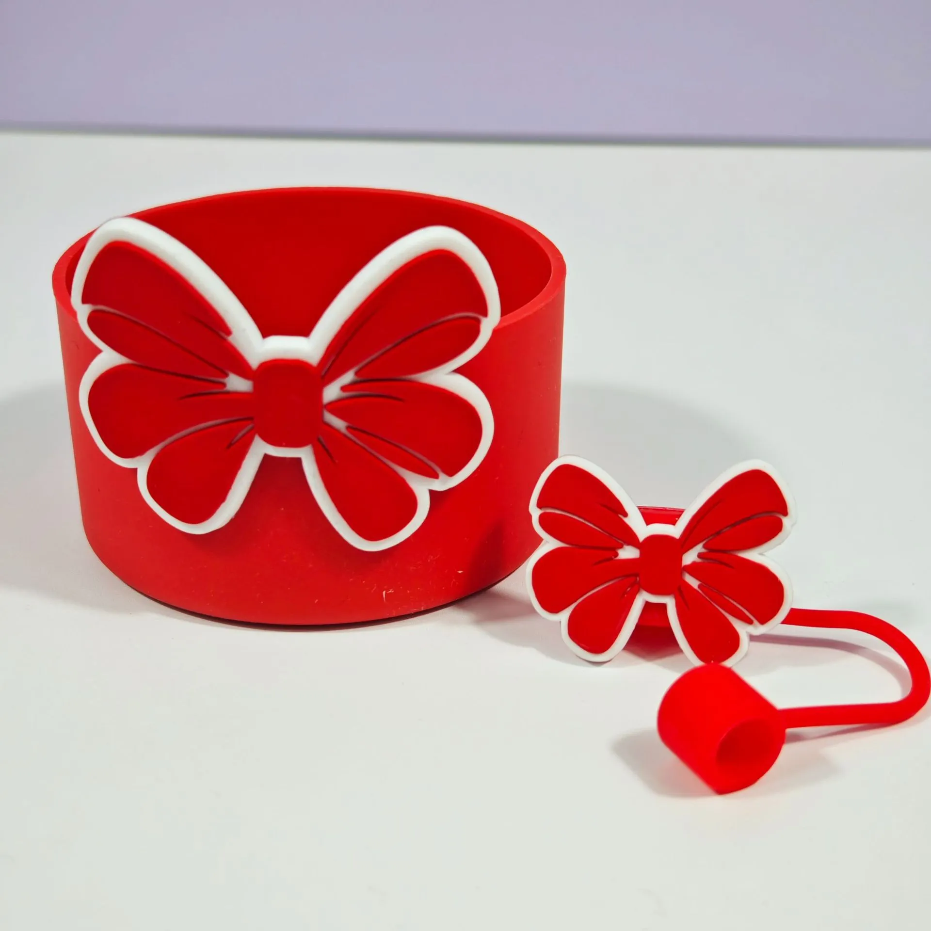 Ensemble de Manchon de Tasse et Embout de Paille en Silicone Botte de Protection Nœud Papillon Rouge pour Bouteille d'Eau Accessoires