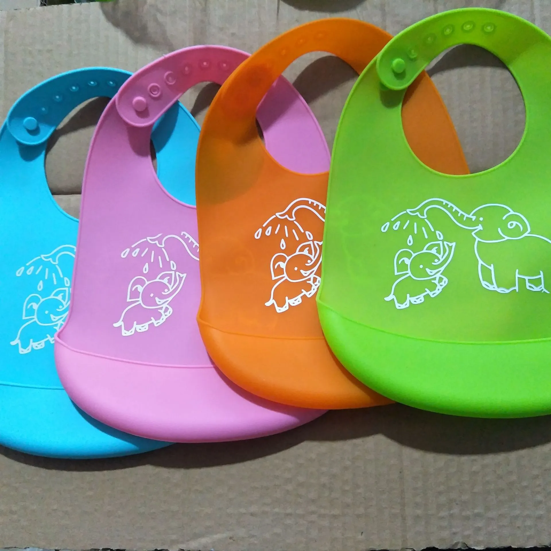Baby Waterproof Silicone Bib Toddler Feeding Bib Cute Elephant Pattern Food Catcher Pocket Infant Mealtime Accessories