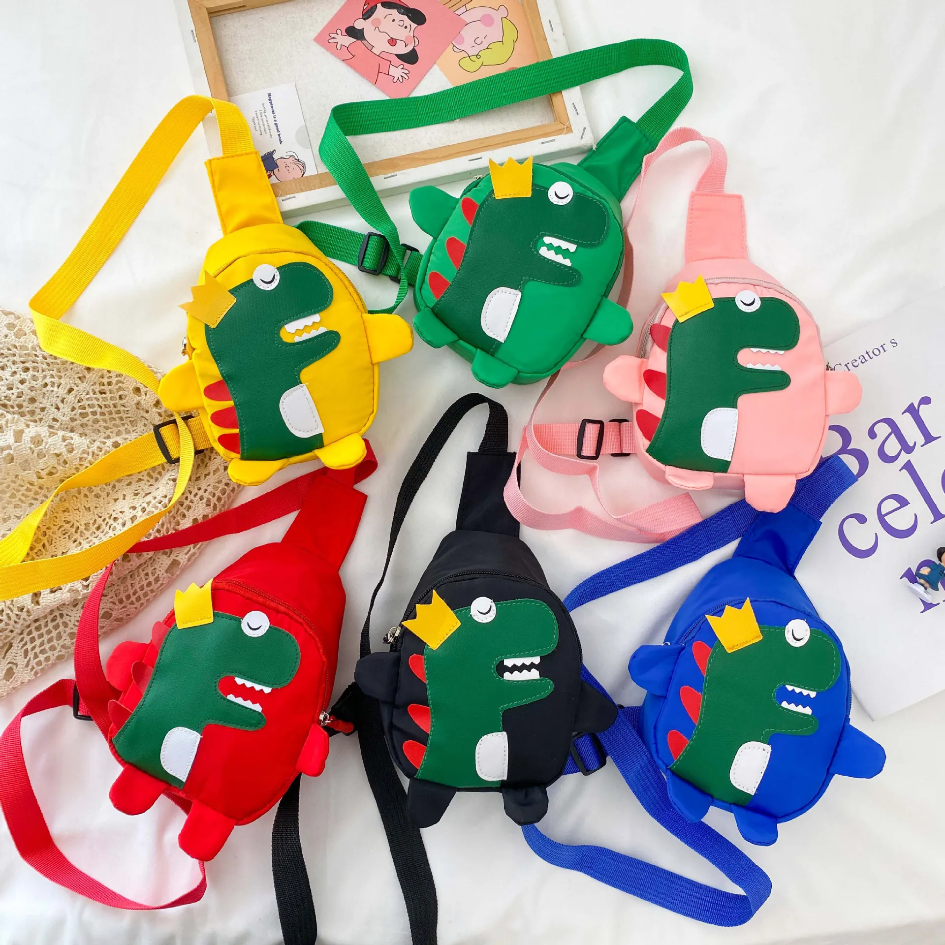 Sac Poitrine en Toile Dinosaure Mignon pour Enfants Sac Bandoulière Décontracté pour Garçons Filles Voyage en Plein Air