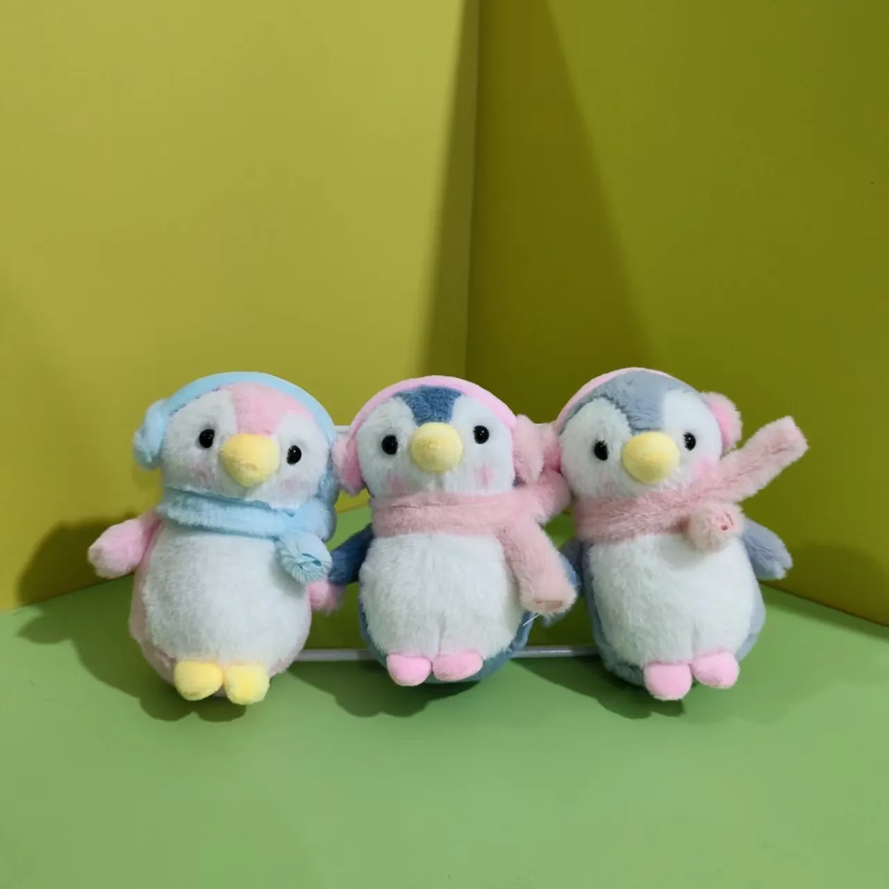 Ciondolo in Peluche a Forma di Pinguino con Cuffie Portachiavi Morbido Bambola di Animale Imbottito Decorazione per Borsa Regalo per Bambini