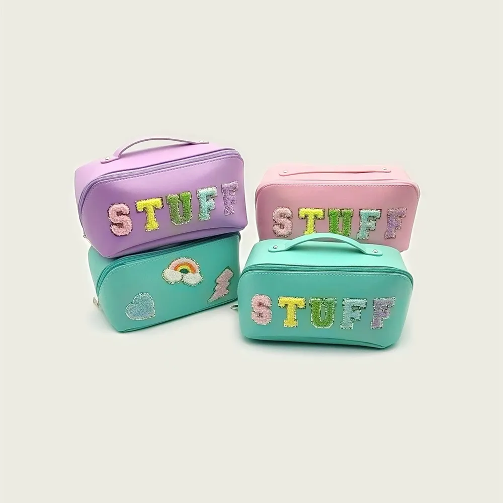Gran Capacidad PU Cuero Bolsa de Cosméticos Letra Bordada Viaje Organizador de Artículos de Tocador Portátil Almohada Bolsa de Maquillaje Mujer