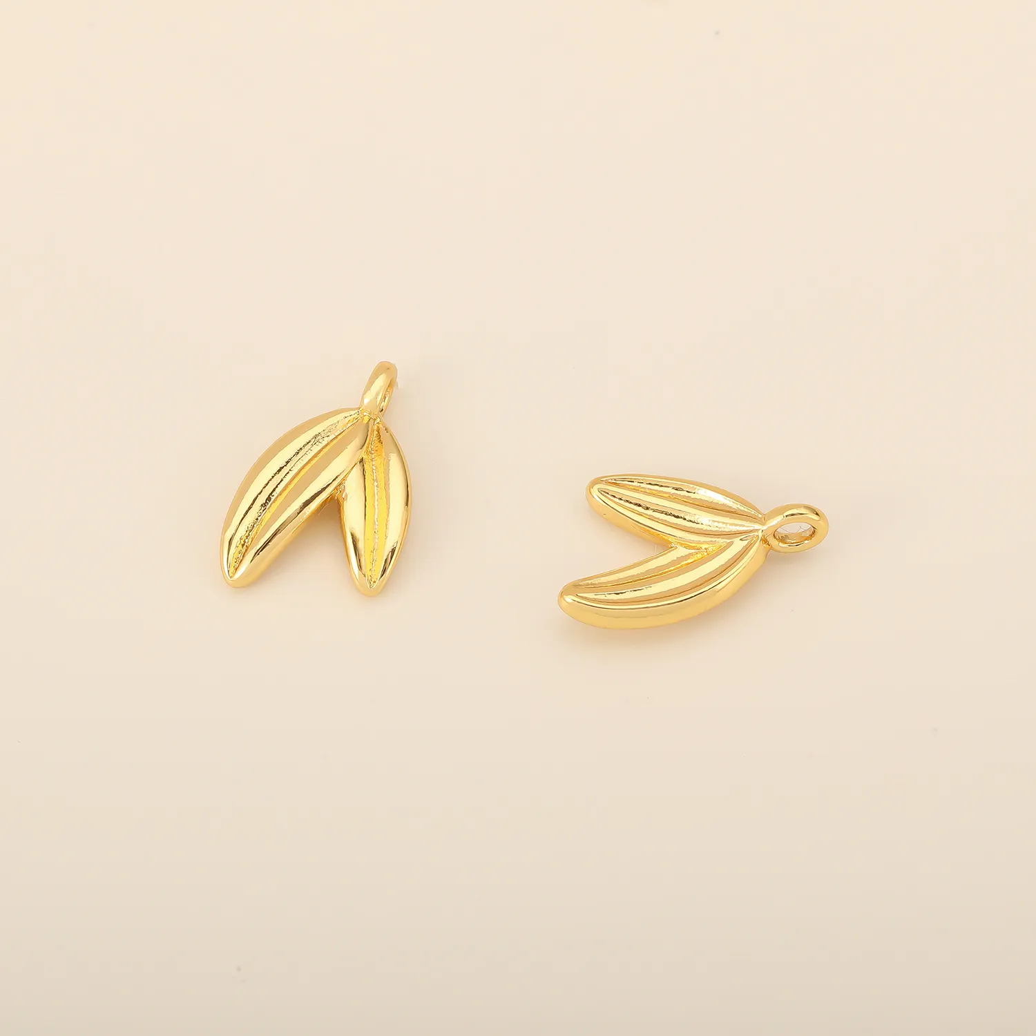 Pendente a Foglia in Rame Placcato Oro 18K Accessori per Gioielli Fai da Te per Collana Bracciale Orecchino Ciondolo a Foglia