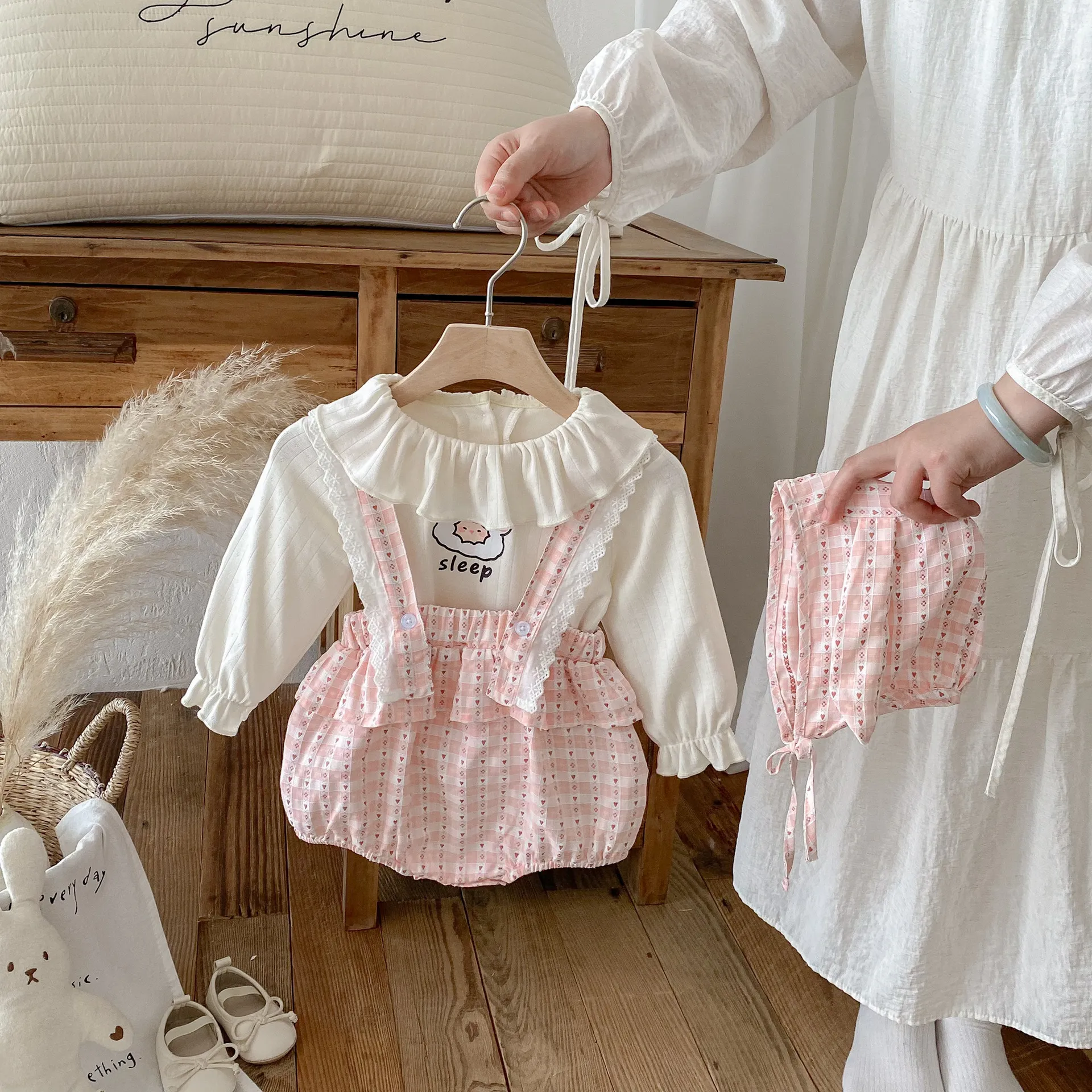 Completo Autunnale per Neonata Set Abbigliamento Maglietta a Maniche Lunghe con Volant Tutina Salopette a Quadri con Cappello con Orecchie di Coniglio Set 3 Pezzi