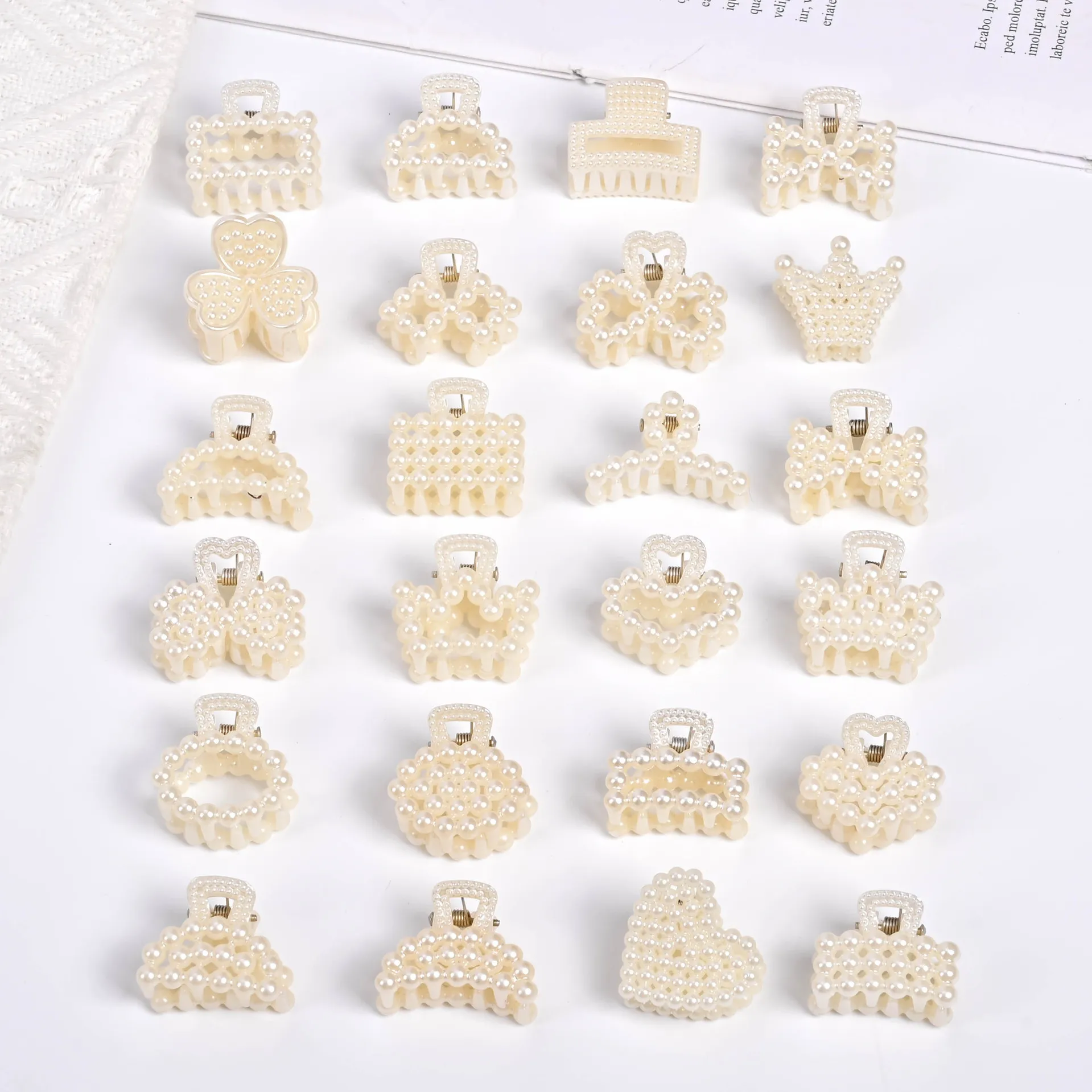 Sweet Plastic Mini Hair Claw Clips With Artificial Pearl Heart Bowknot Geometric Hair Pins For Women Everyday Headwear