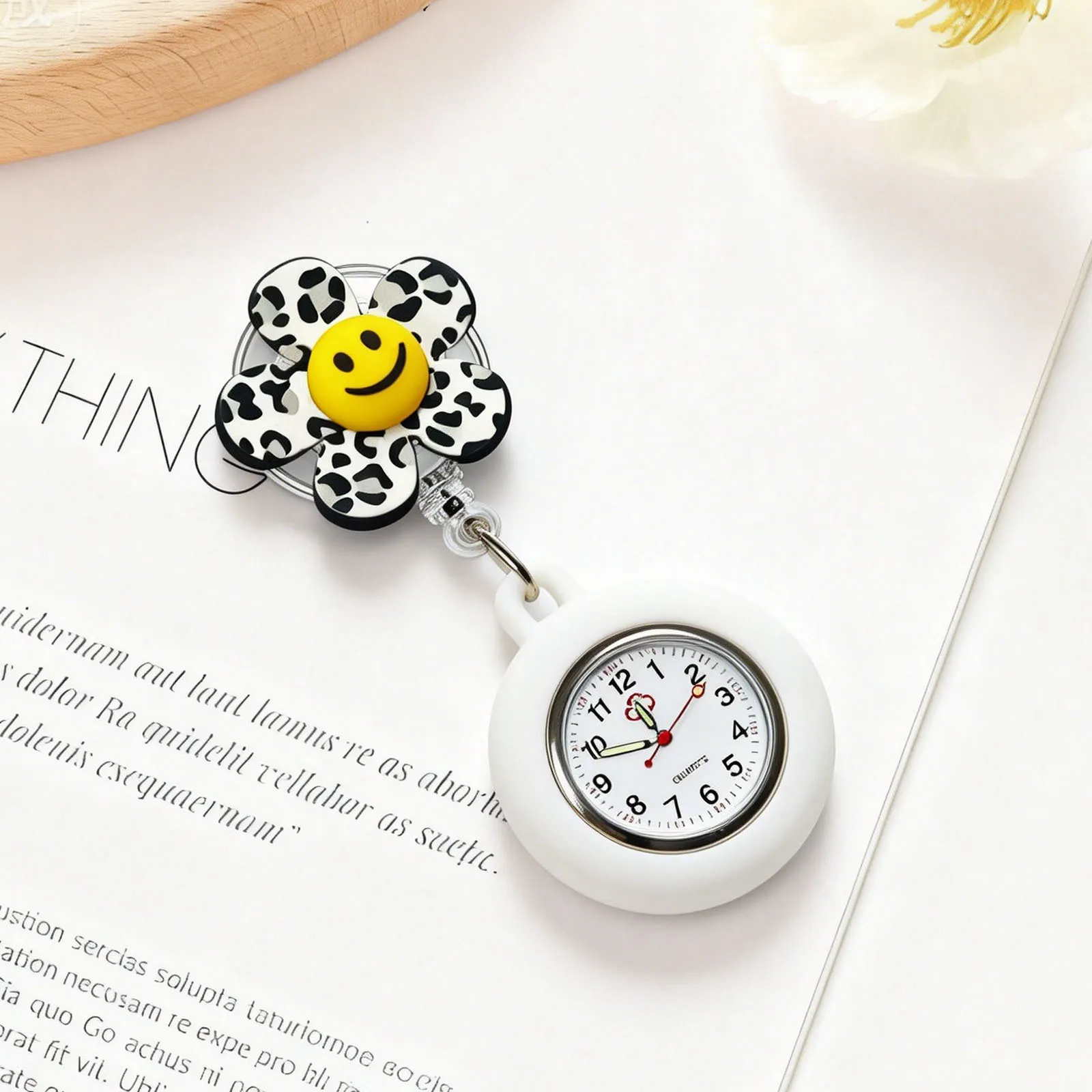 Cute Cartoon Smile Flower Nurse Watch Silicone Retractable Hanging Pocket Watch Quartz Luminous Brooch Watch For Women Medical Work