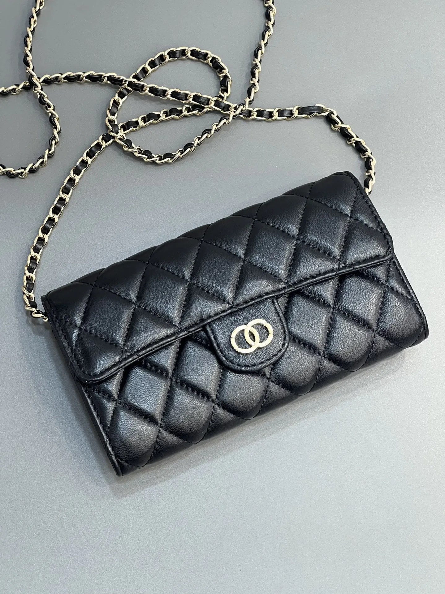 Women Fashion Quilted Chain Crossbody Bag Luxury Sheepskin Small Shoulder Bag Designer Style Mobile Phone Purse