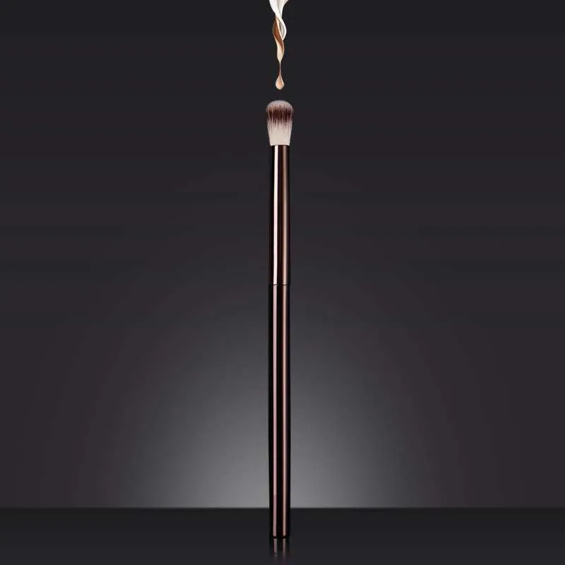 Professional Flame Highlighter Makeup Brush Synthetic Fiber Bristles Metal Handle Cosmetic Blending Tool