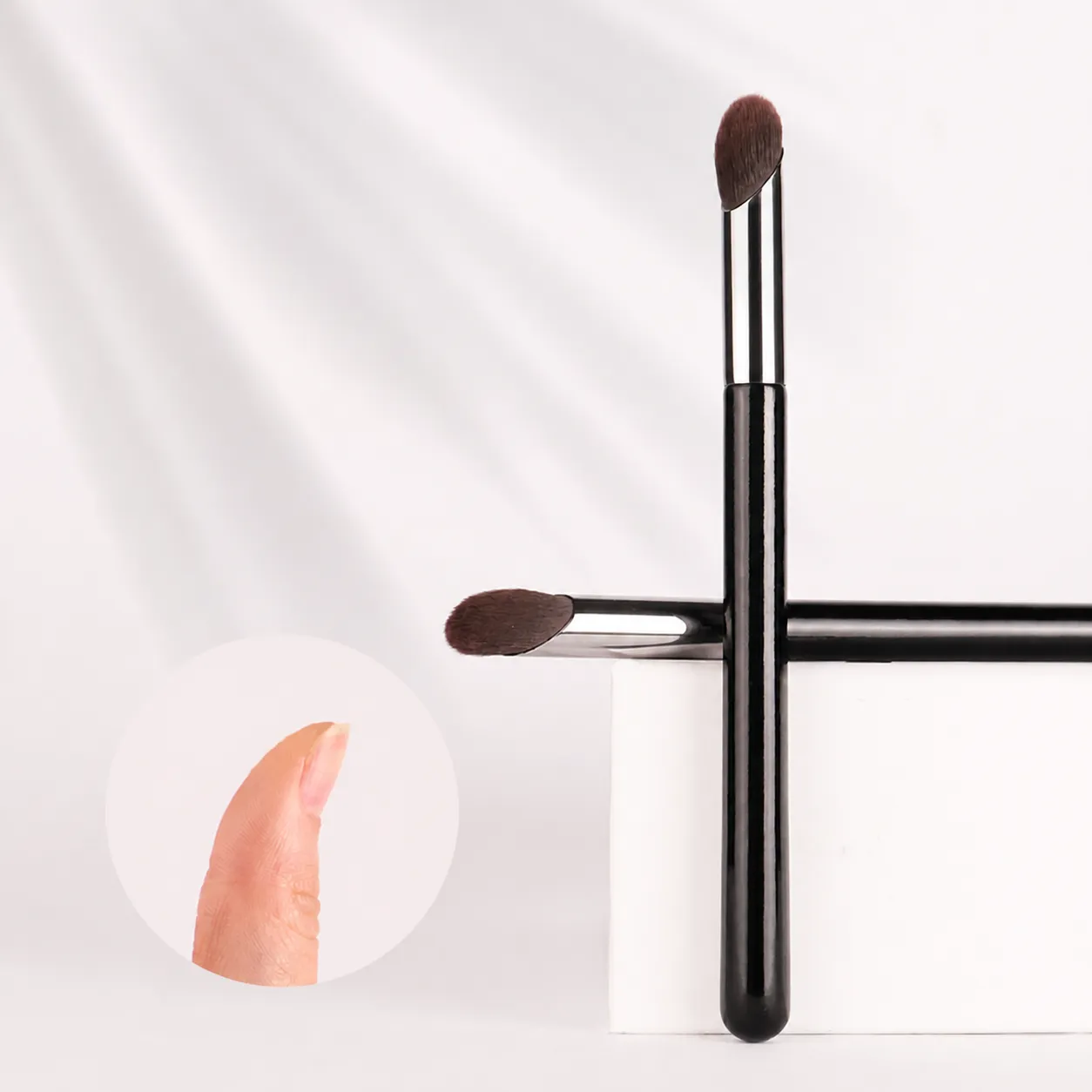 Synthetic Fiber Professional Thumb Concealer Brush Soft Hair Wooden Handle Facial Blemish Dark Circles Makeup Tool