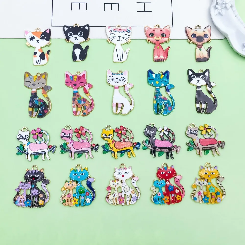 Mignons Pendentifs Chat Dessin Animé Alliage Goutte d'Huile Charms Mélangés Colorés DIY Accessoires de Bijoux Fait Main