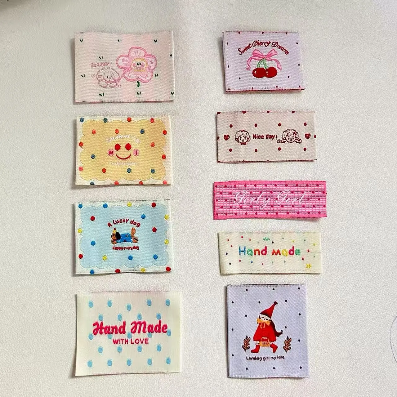Etichetta Tessuta a Pois Carina Coreana DIY Distintivo in Tessuto Fatto a Mano Sciarpa Borsa Indumento Etichetta Toppa Decorativa Artigianato