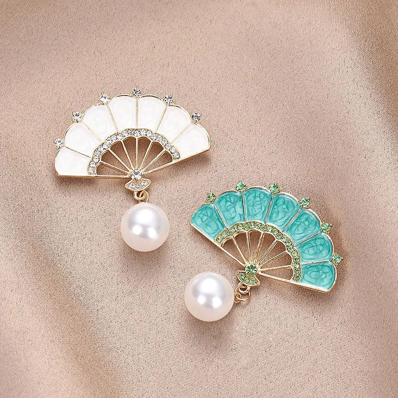 Neuer Chinesischer Antiker Stil Fächer Brosche Zinklegierung Strass Künstliche Perle Elegantes Qipao Kleid Pin Schmuck Zubehör