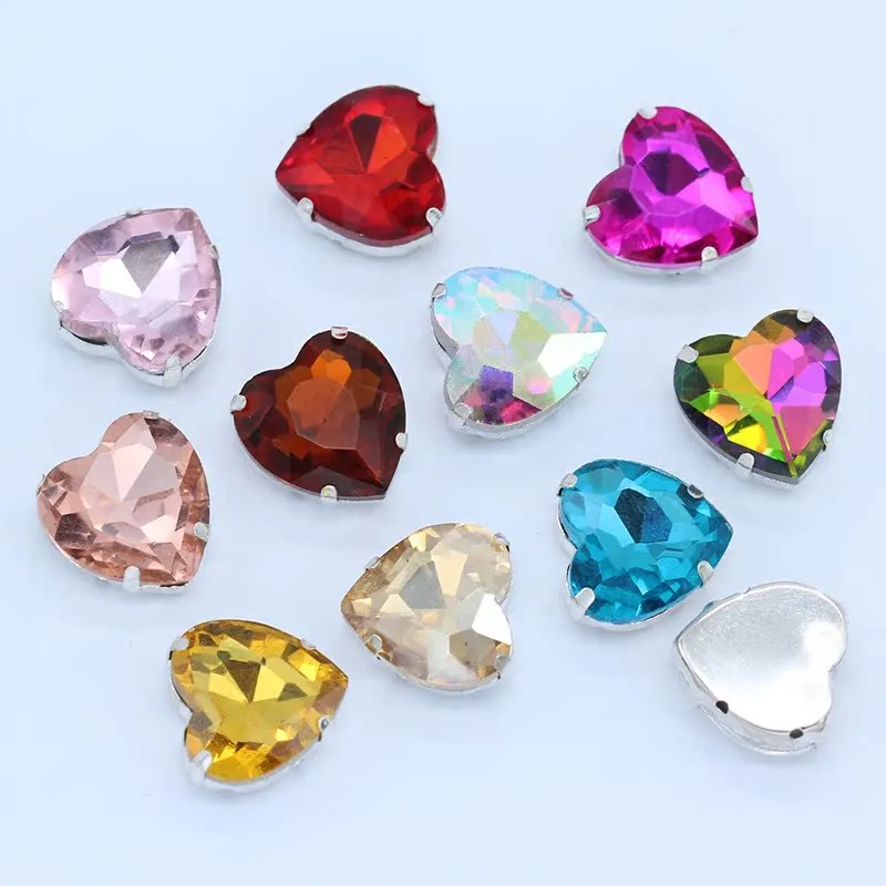 Herzförmige Glas Aufnähbare Strasssteine Mit Silbernem Kupferkrallensockel Glänzende Mehrfarbige Facettierte Kristall Strasssteine Zum Aufnähen Für DIY Hochzeitskleid