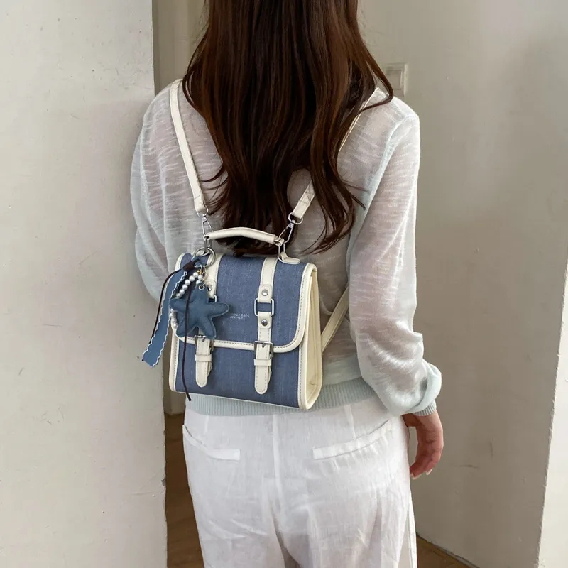 Femme Rétro Denim Patchwork Sac à Dos Mode Petit Cartable Loisir Voyage Sac à Dos Quotidien Avec Pendentif