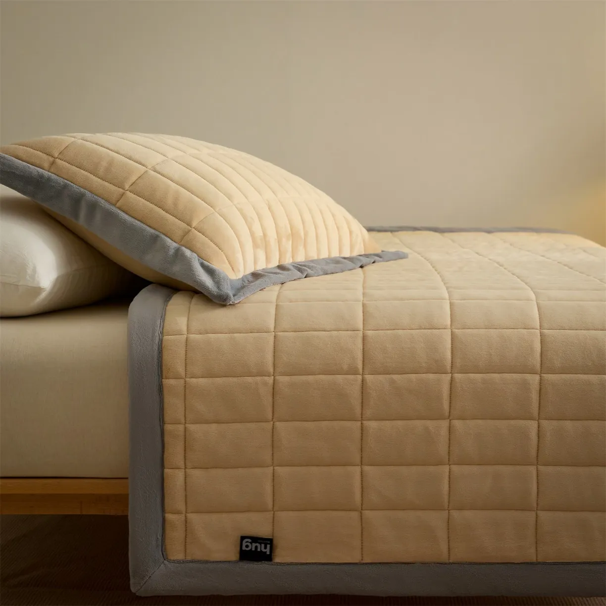 Thickened Milk Velvet Quilted Bed Cover Warm Winter Tatami Bed Sheet Bedding Set