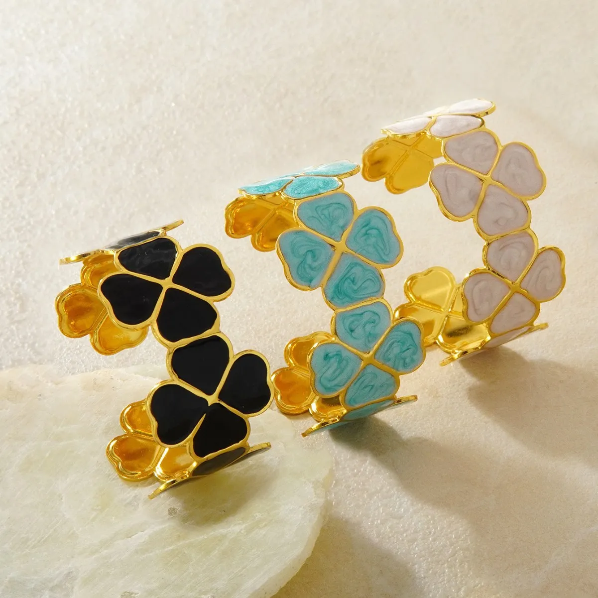 Minimalistischer Edelstahl Emaille Blume Offener Armreif Für Damen Eleganter Klee Pflanze Handschmuck Leichter Luxus Mode Manschette Armband Geschenk