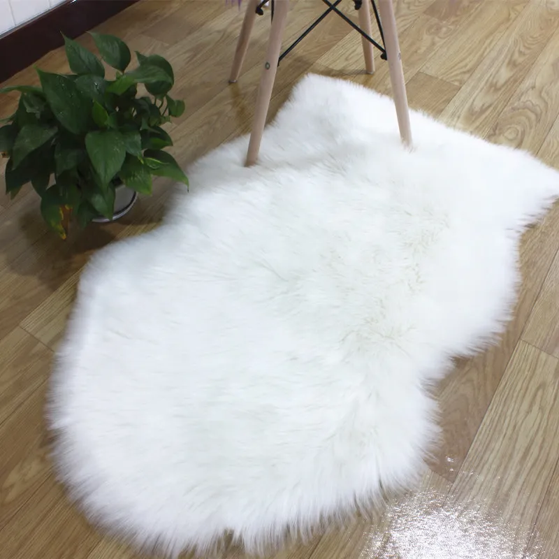 Alfombra de Piel Sintética de Borrego Esponjosa Suave Peluda Forma Irregular Antideslizante para Sala de Estar Dormitorio Decoración