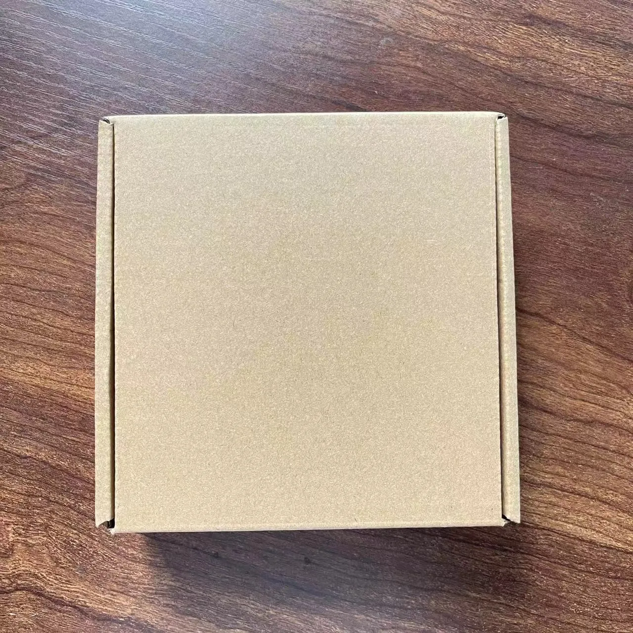 Braunes Papier Versandkarton Kleine Geschenkverpackung Quadratischer Karton Für Trockenblumen Strauß Aufbewahrungsbox