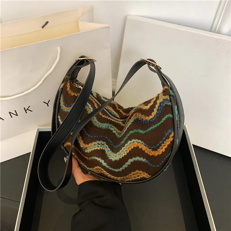 Sac Bandoulière Hobo Tissé en Tricot pour Femmes Sac Dumpling Croissant Rayé Mode Sac à Main Quotidien Décontracté