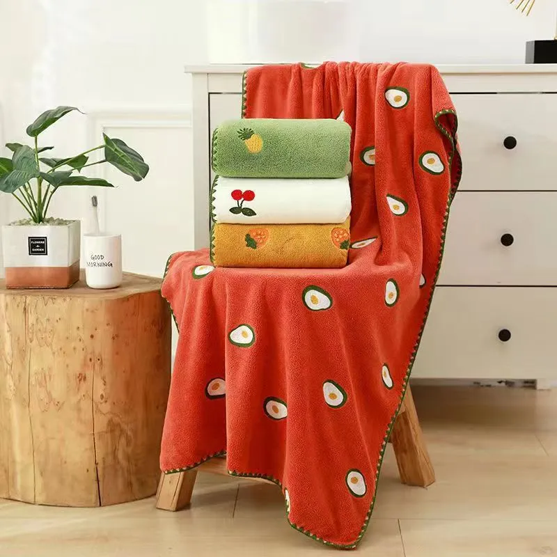 Korallenfleece Handtuch Set Frucht Stickerei Hängendes Badetuch Weich Saugfähig Schnell Trocknend Heim Bad Waschlappen Geschenk