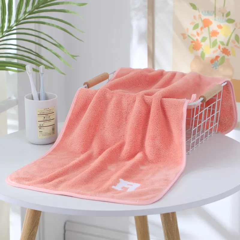 Verdicktes Korallenfleece Buchstabe Besticktes Handtuch Und Badetuch Set Weich Saugfähig Heim Tägliche Glattgewebe Handtuch Geschenkset