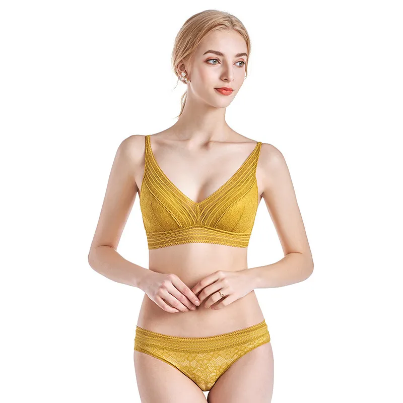 Franse Stijl Draadloze Driehoekscup Kant BH Set Sexy Push Up Comfortabel Lingerie Set Voor Vrouwen Elegante Transparante Bloemen Ondergoed Top And Bottom