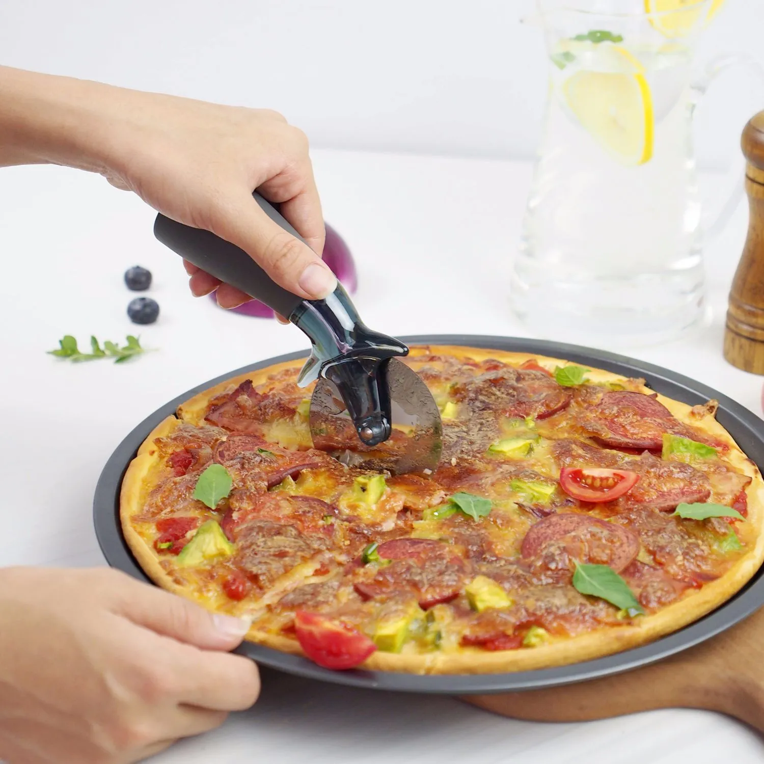 Teglia per Pizza Tonda Perforata in Acciaio Inossidabile con Rivestimento Antiaderente per Forno Domestico Attrezzo da Cucina