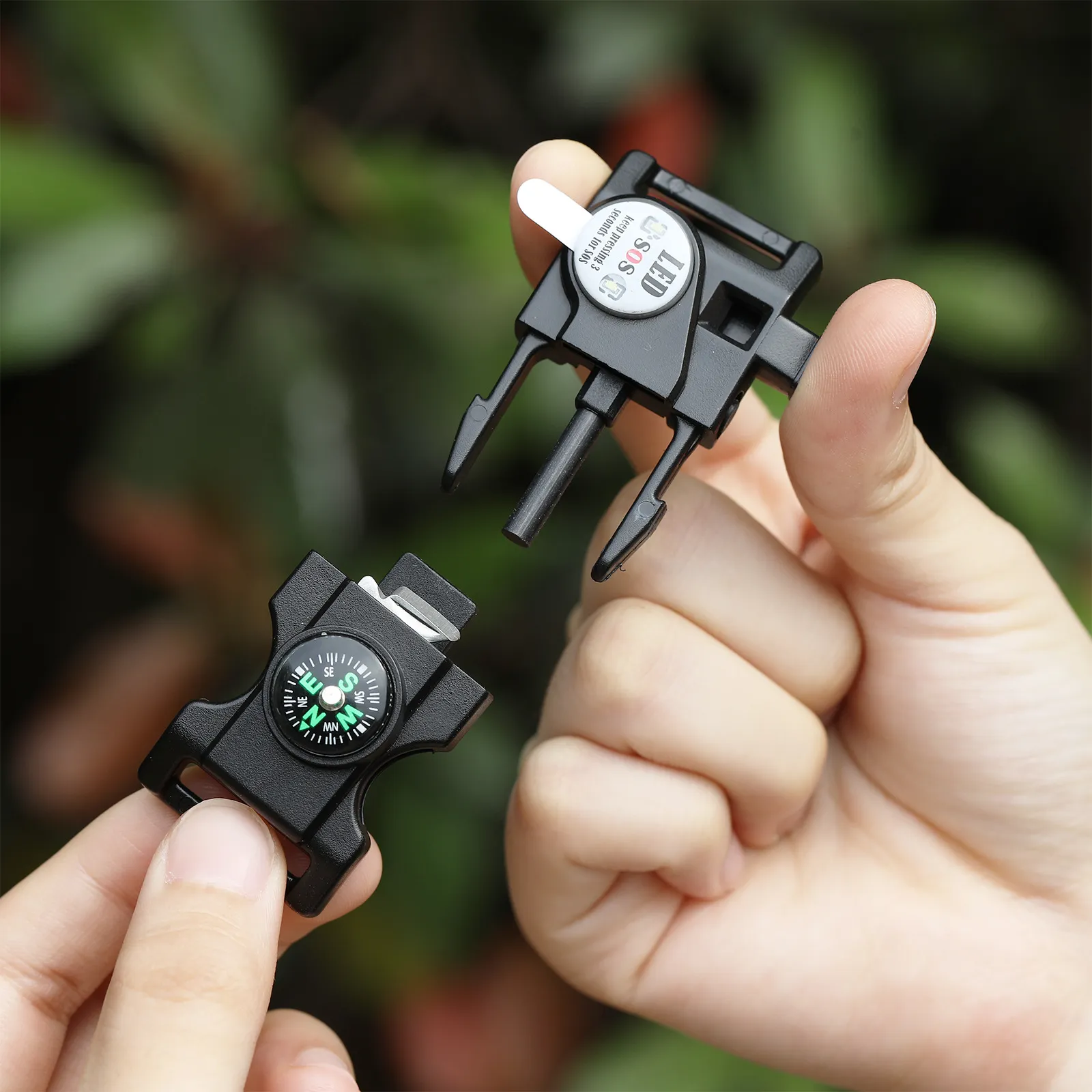 Hebilla de Plástico de Supervivencia al Aire Libre Multifuncional Camping Silbato de Emergencia Brújula Luz LED Accesorios para Bolsos Hebilla de Pulsera
