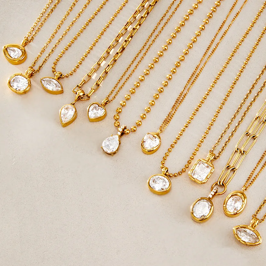 Collana con Pendente in Zirconia in Acciaio Inossidabile Placcato Oro 18K per Donna Choker Minimalista Geometrico a Cuore Tondo Quadrato Gioielli Regalo