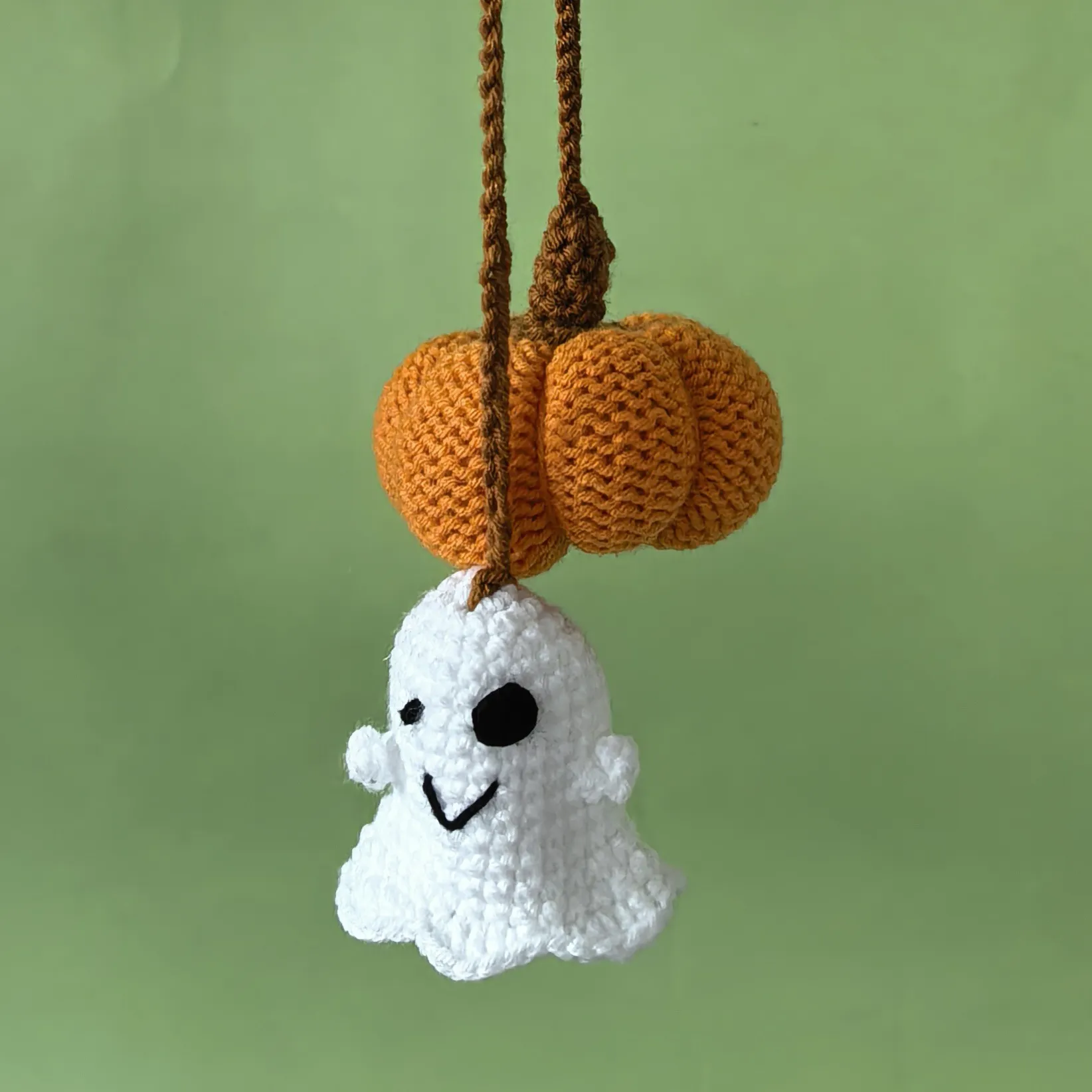 Pendentif de Voiture Citrouille Fantôme en Fil de Laine Crocheté Main Ornement Suspendu Halloween Décoration