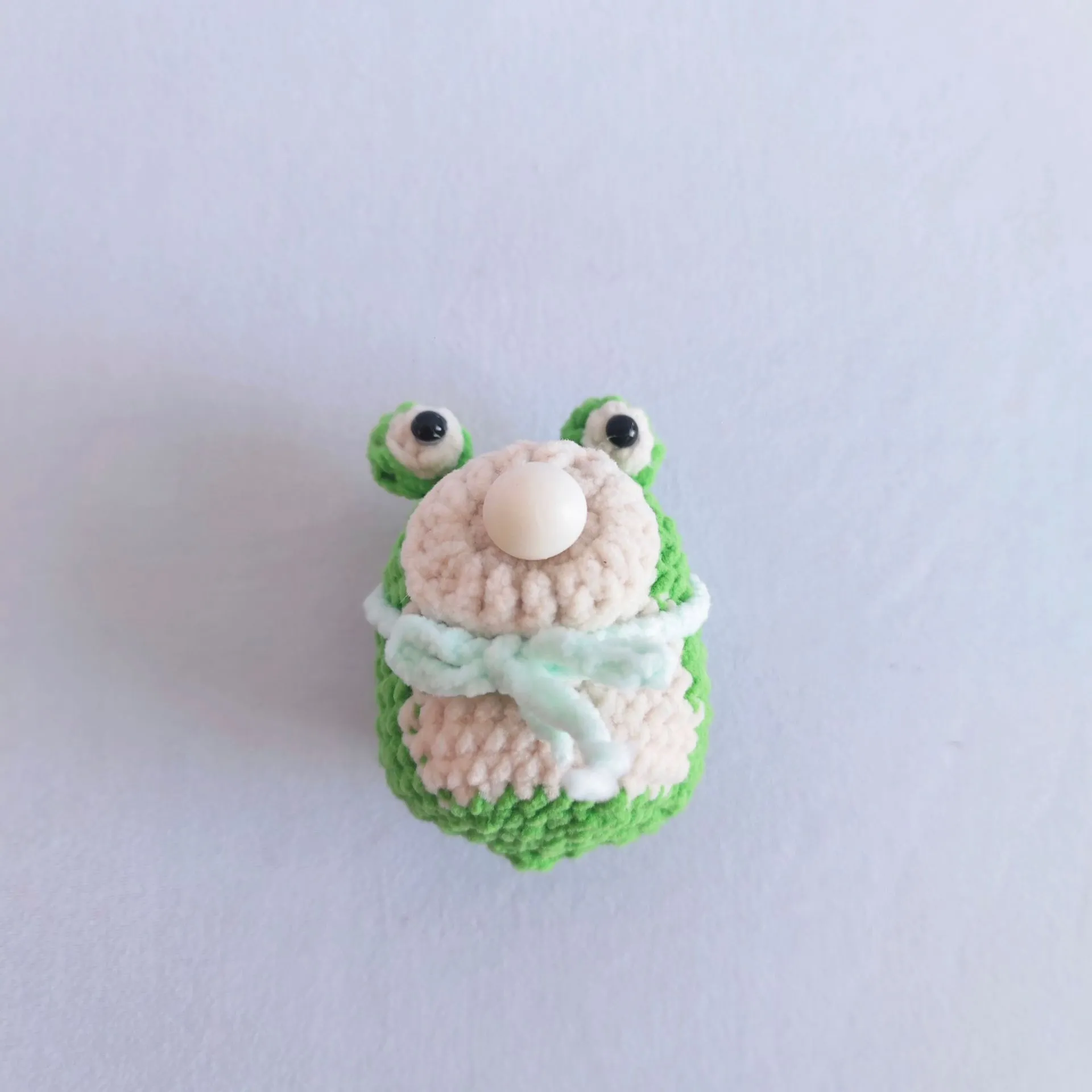 Handgemachte Gehäkelte Seifenblasen Frosch Plüschpuppe Süßes Tier Stofftier Stressabbau Figur Tischdekoration Zuhause Geschenk