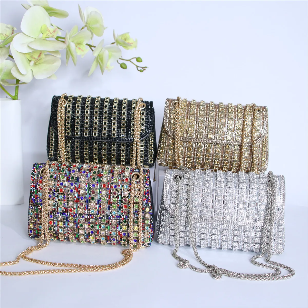 Womens Evening Bag Luxury Rhinestone Shoulder Bag Sparkling Crystal Banquet Handbag Metallic Chain Crossbody Bag