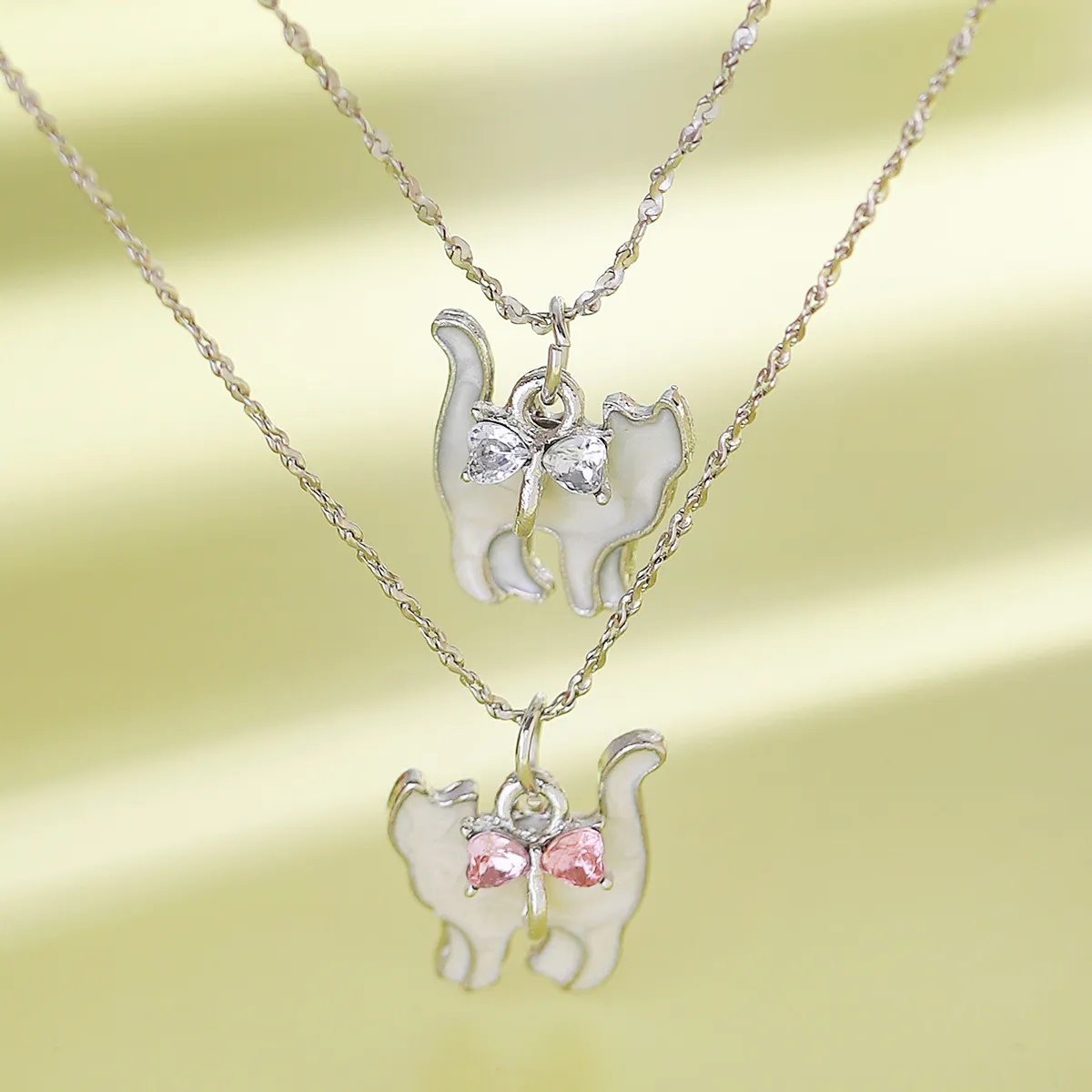 Niche Cute Cat Pendant Necklace Women Light Luxury Shell Mother of Pearl Rhinestone Bow Copper Clavicle Chain Jewelry