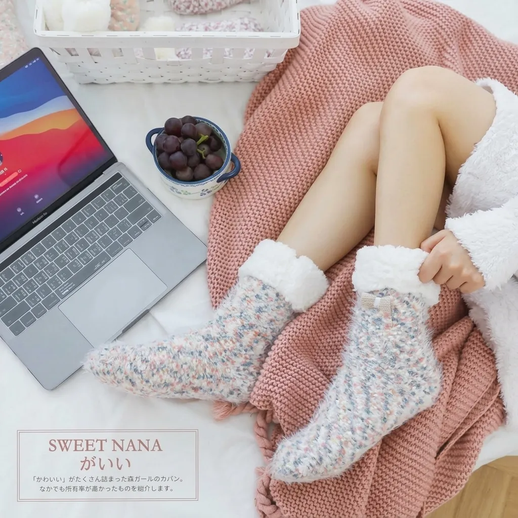 Women's Double Layer Thickened Fluffy Thermal Sleep Socks Soft Coral Fleece House Socks Warm Jacquard Polka Dot Bed Socks With Bow Decoration