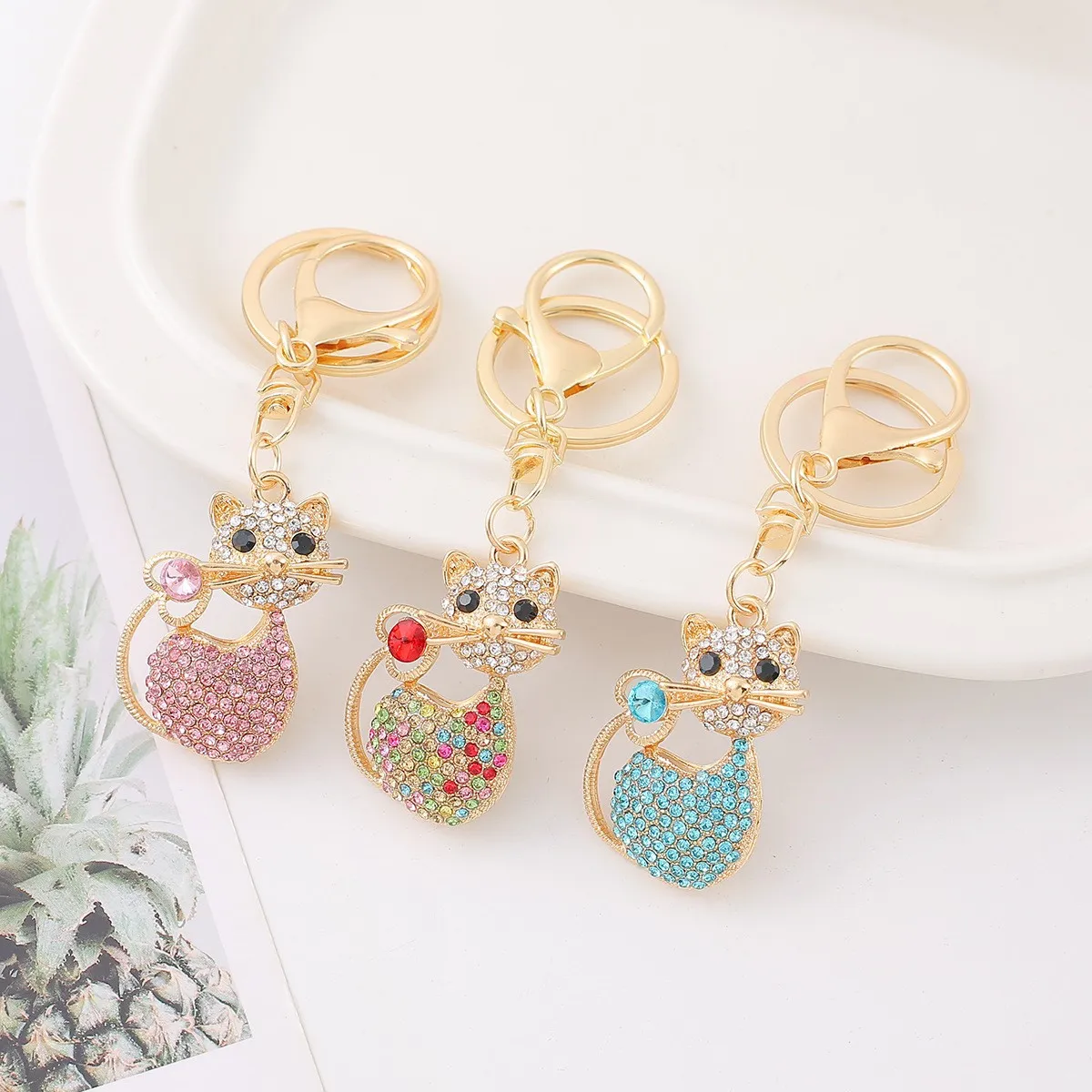 Cute Cat Shaped Metal Keychain With Rhinestone Heart Tail Alloy Animal Kitten Key Ring For Bag Charm Pendant Women Jewelry
