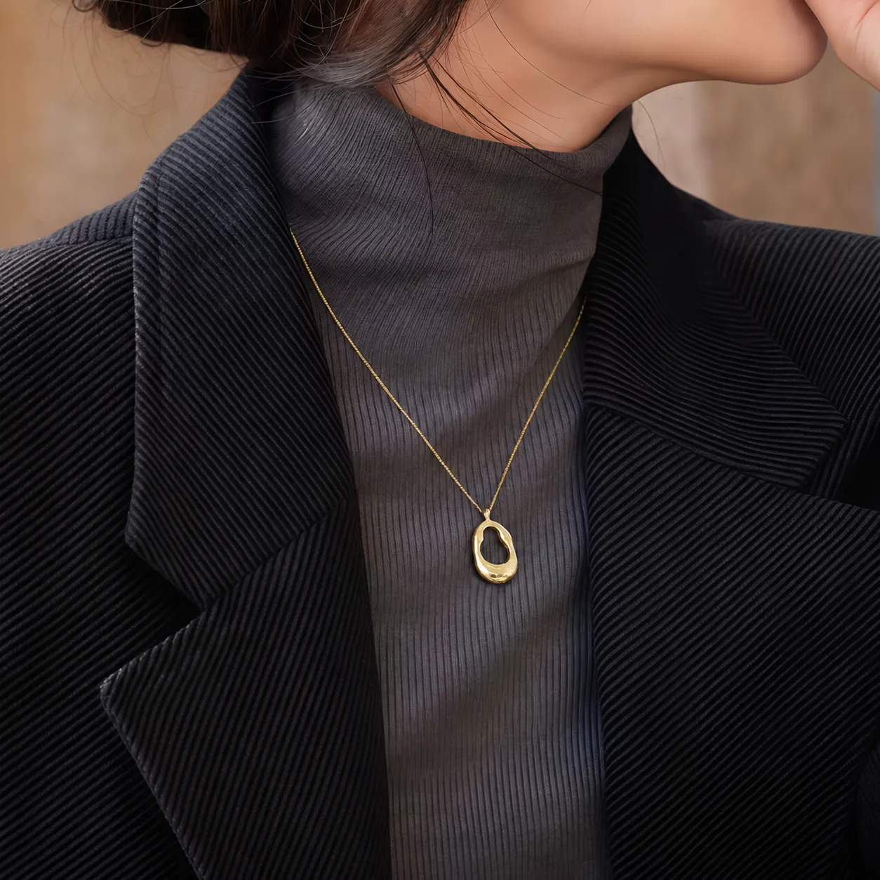 Minimalist Titanium Steel Geometric Pendant Necklace For Women Luxury Electroplated Irregular Oval Sweater Chain Charm Jewelry Gift