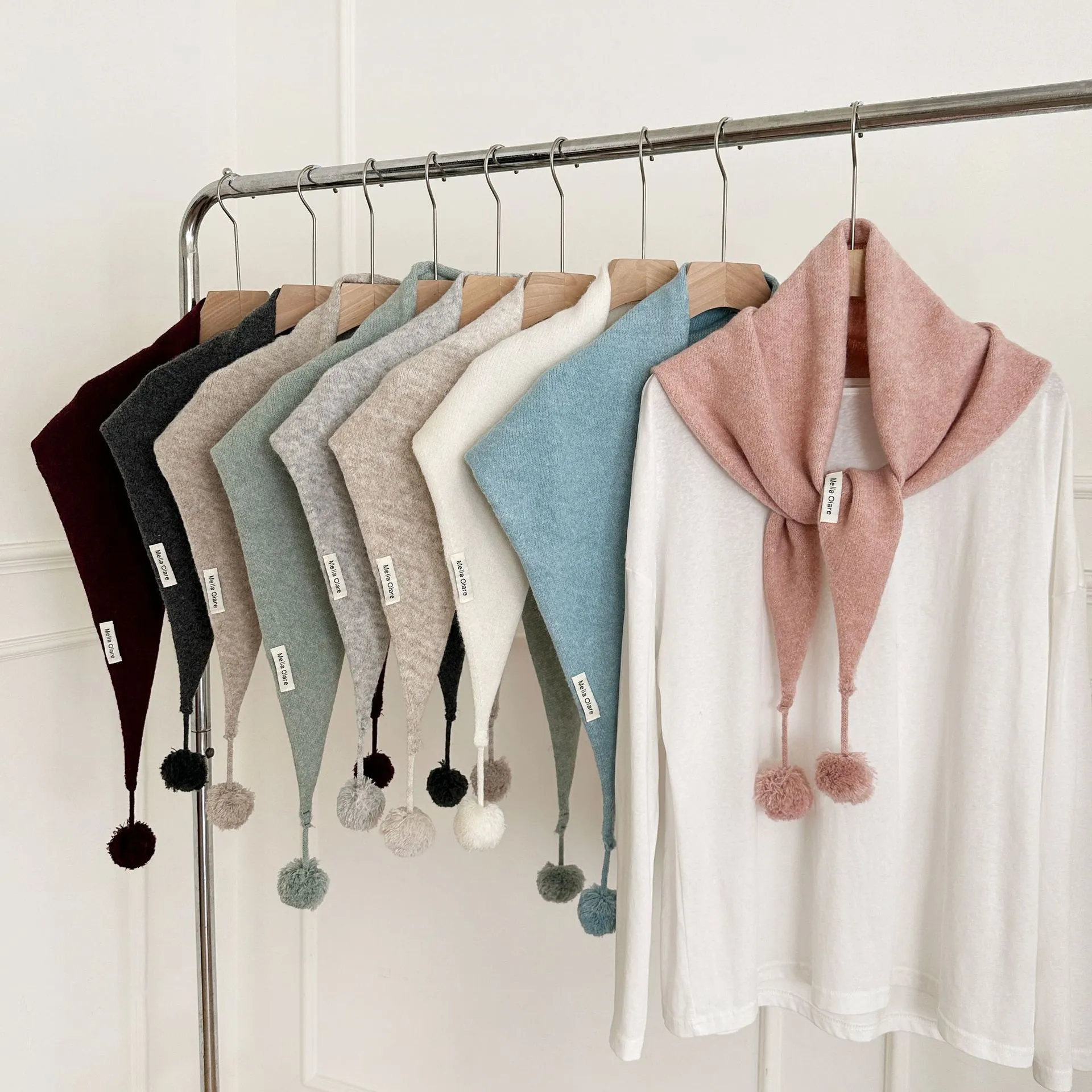 Femme Hiver Chaud Tricoté Écharpe Triangle Couleur Unie Pompon Châle Décontracté Mode Polyester Écharpe Tour de Cou Temps Froid