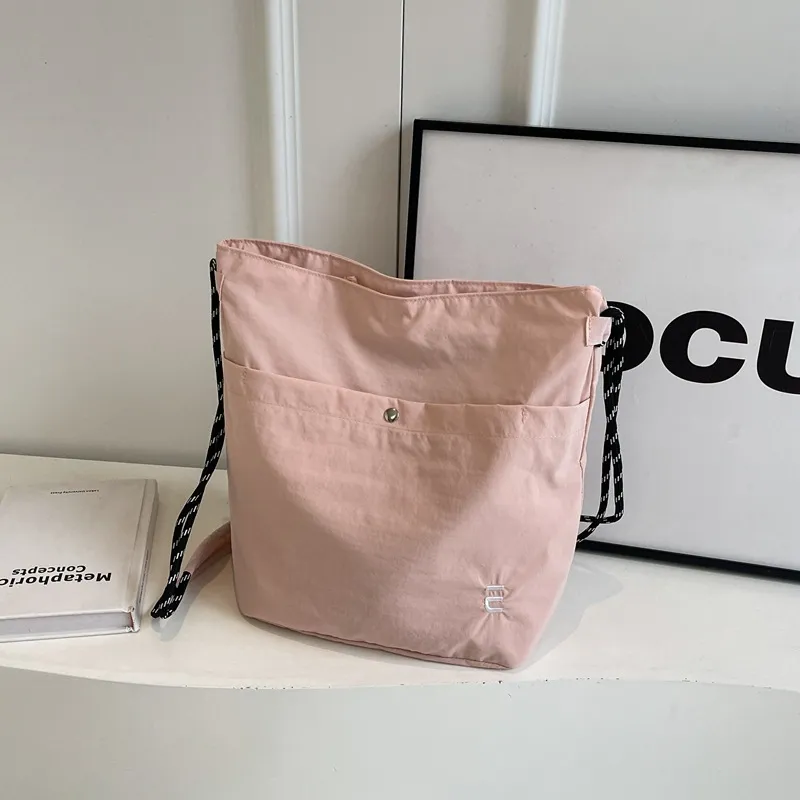 Minimalist Nylon Crossbody Bag Μεγάλη Χωρητικότητα Tote Bag Casual Commuter Shoulder Bag Με Μπροστινή Τσέπη Για Γυναίκες
