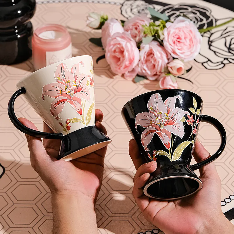 Tazza da Caffè in Ceramica con Fiore di Giglio in Rilievo Gambo Alto Ufficio Casa Tazza da Colazione con Manico e Cucchiaio Scatola Regalo