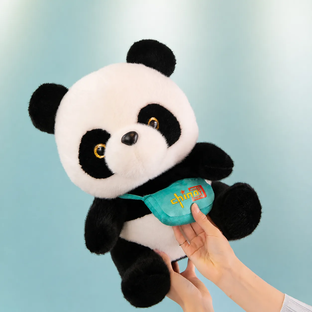Mignon Jouet en Peluche Panda Animal Enbourré Avec Écharpe Et Sac à Dos Peluche Courte Douce Poupée Coton PP Cadeau d'Anniversaire Enfant