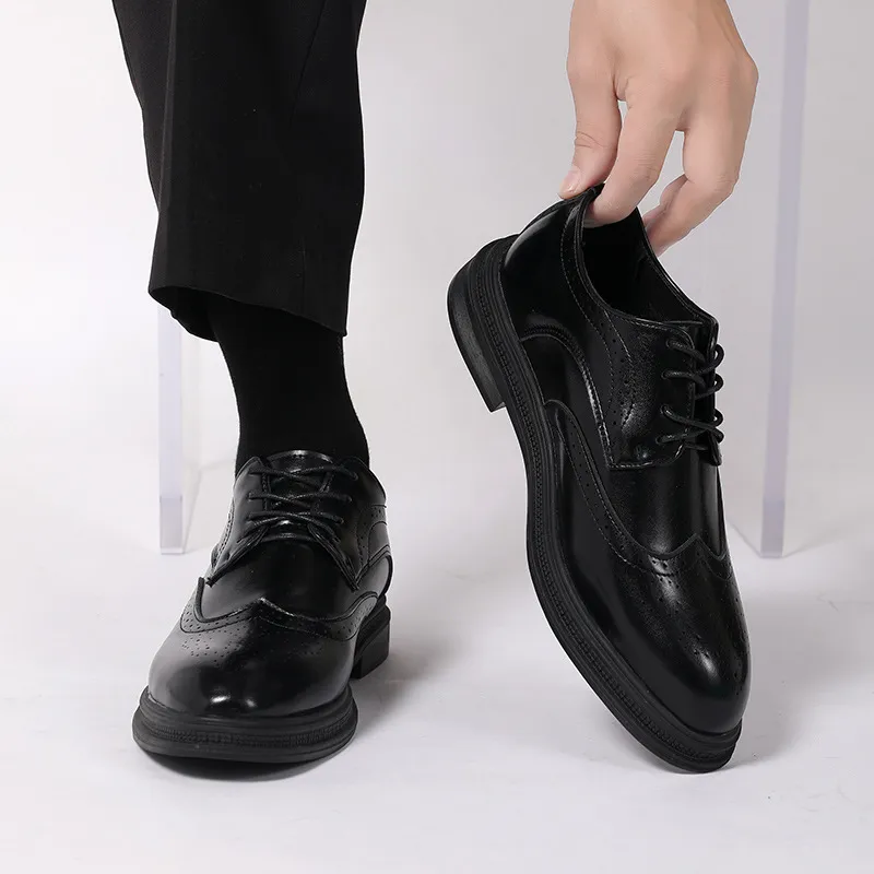 Scarpe Eleganti da Uomo Business Casual Scarpe in Pelle Brogue Allacciate Punta Affusolata Calzature Formali per il Lavoro Quotidiano