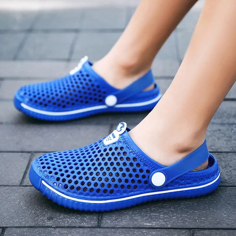 Kids Clogs Sandals Summer Outdoor Breathable Beach Shoes Boys Girls Lightweight EVA Clog Shoes Non Slip Footwear